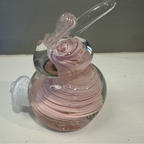 Handblown one of a kind glass bunny rabbit with pale pink swirl glass design - Picture 4 of 10
